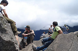 Touristes sur Wayna Picchu